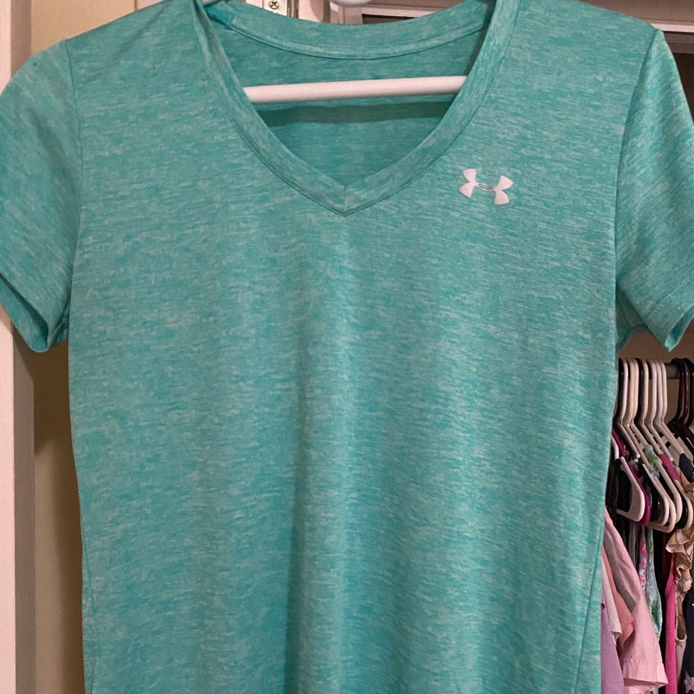 Women’s Under Armor shirt